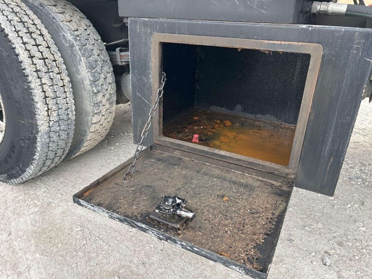 2012-freightliner-m2-106-asphalt-pothole-patcher-truck-image-28