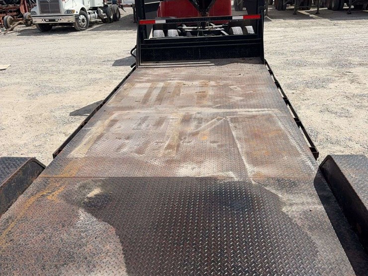 gooseneck-tandem-axle-trailer-with-ramps-image-10