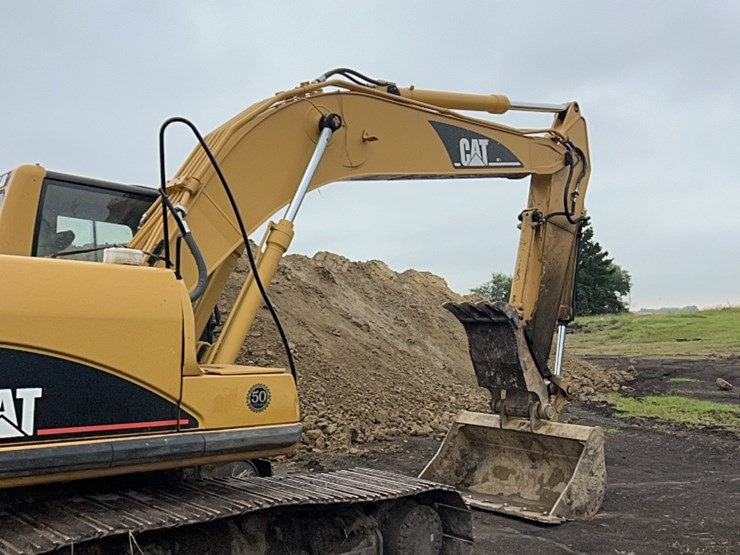 caterpillar-320-image-6