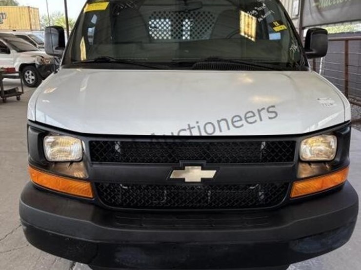 2014-chevrolet-express-2500-image-3