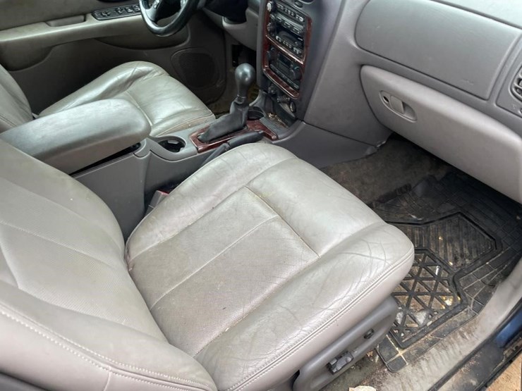 2002-oldsmobile-bravada-suv-image-11