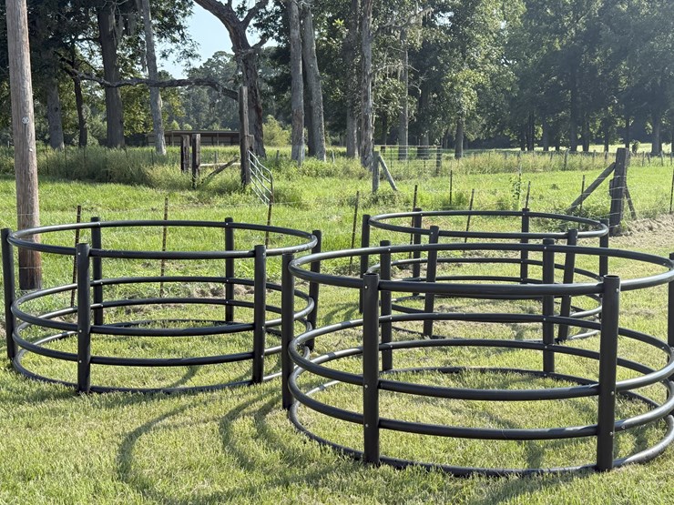 #1027-•-(3)-lick-tubs,-6-hay-rings,-and-6-extra-rings-image-2