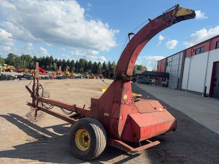 new-holland-890-image-4