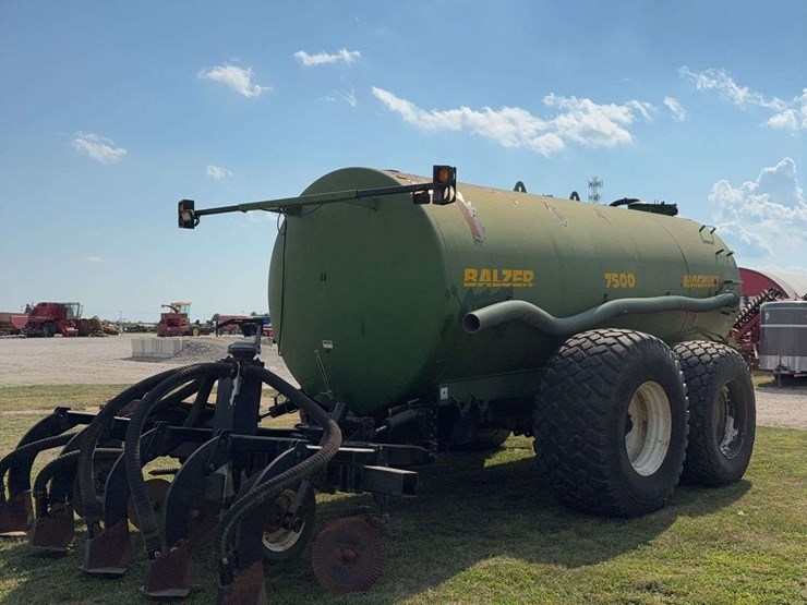 blazer-magnum-7500-gallon-slurry-vac-tank,-5-shank-plow-down,-steerable-double-axel,-hydraulic-driven-pump,-field-ready-image-10