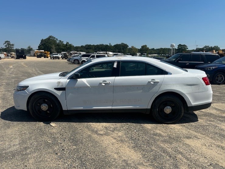 #23002-•-2017-ford-taurus-image-6
