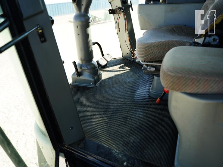 2004-gleaner-r65-image-35