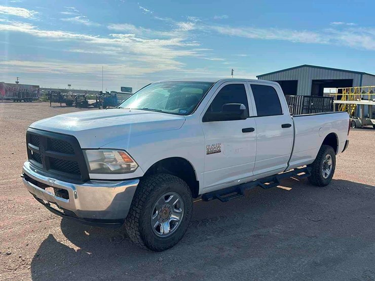 2018-dodge-ram-3500-image-1
