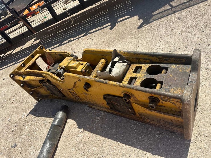 npk-gh15-hydraulic-hammer-image-3