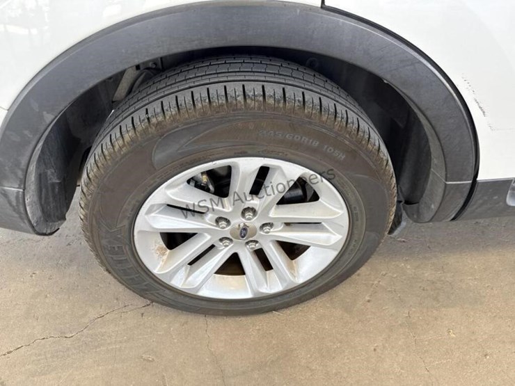 2011-ford-explorer-xlt-image-8