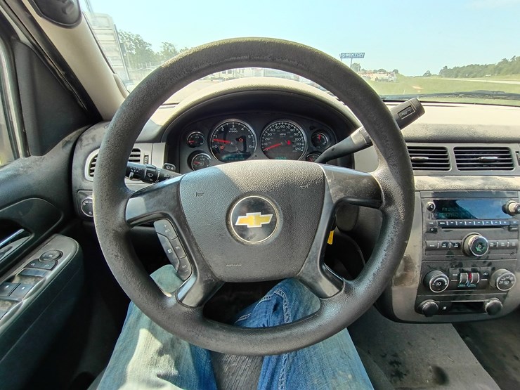 2010-chevrolet-tahoe-image-37