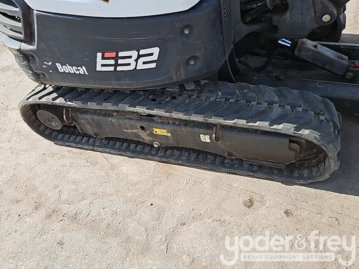 bobcat-e32-image-12