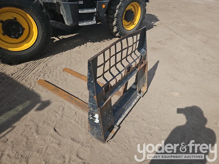 pallet-forks-to-suit-skidsteer-image-2