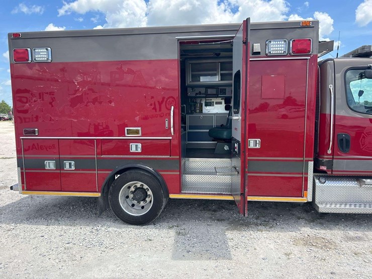 2009-freightliner-m2-106-medtec-ambulance-image-25