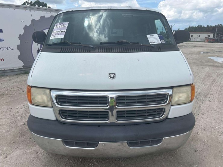 2001-dodge-ram-wagon-3500-passenger-van-image-32