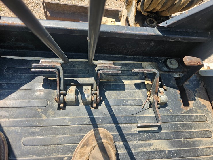bobcat-325-image-40