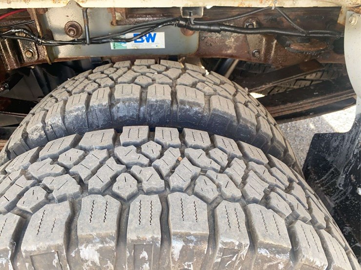 2012-chevrolet-3500-image-10