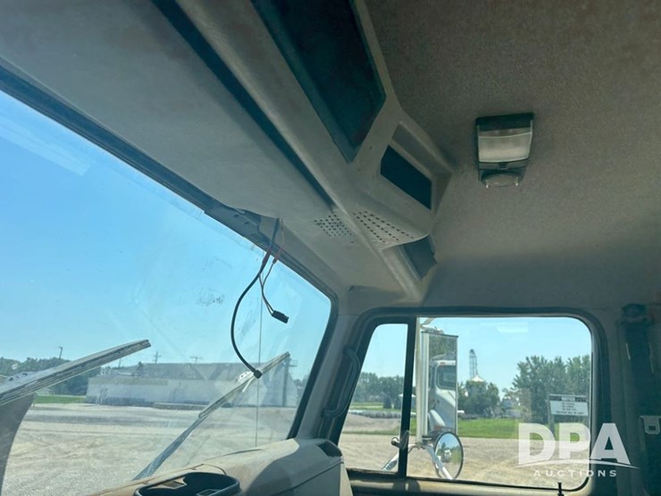 2000-ihc-4900-dry-tender-truck-(dr12098,-unit-25102)-image-60
