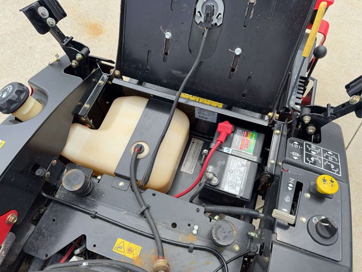 2015-graveley-zero-turn-mower-image-14