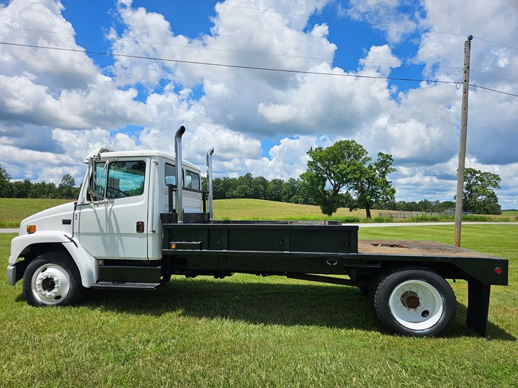 2000-freightliner-fl60-image-8