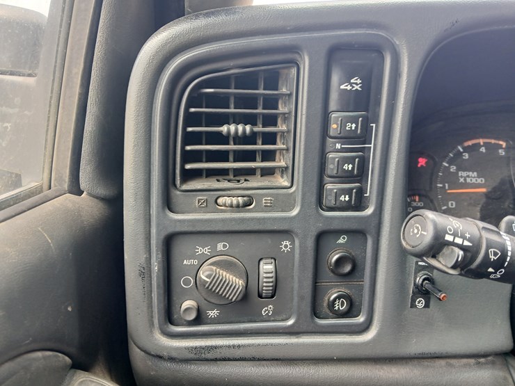 2005-chevrolet-silverado-image-45
