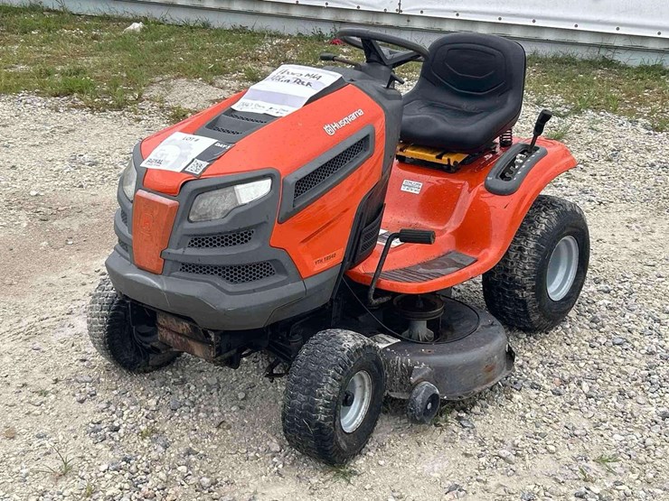 husqvarna-yth18542-42in-riding-mower-image-1
