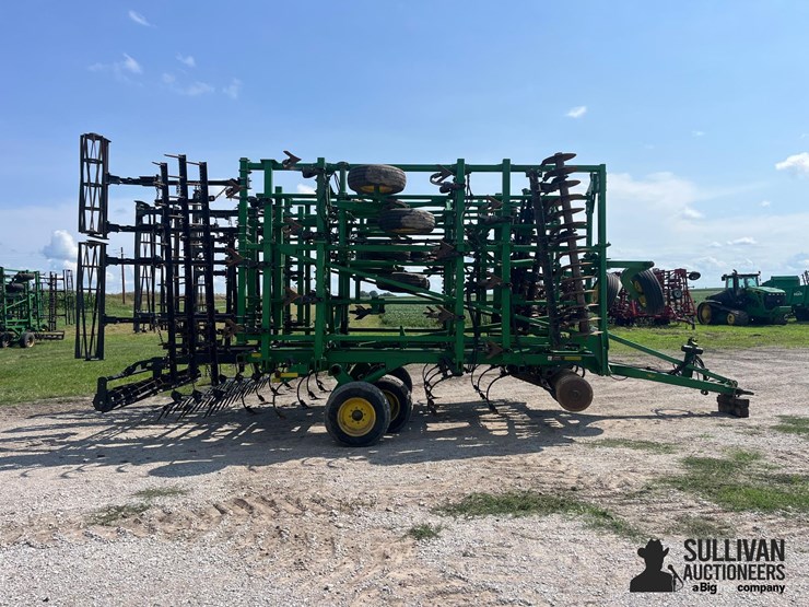 john-deere-2310-image-4