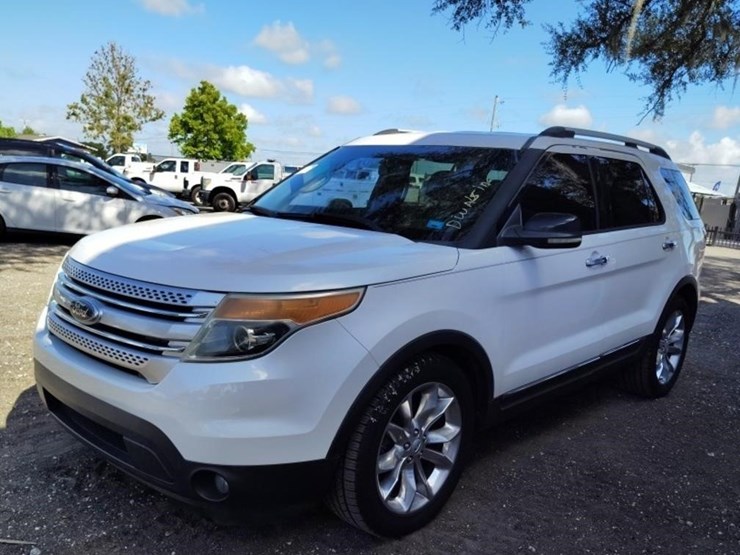 2012-ford-explorer-xlt-image-3
