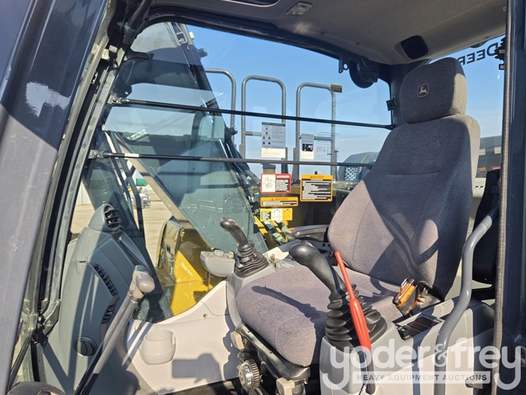 2022-deere-130g-image-74