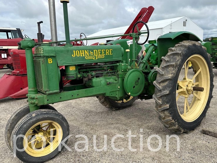1982-john-deere-b-image-1