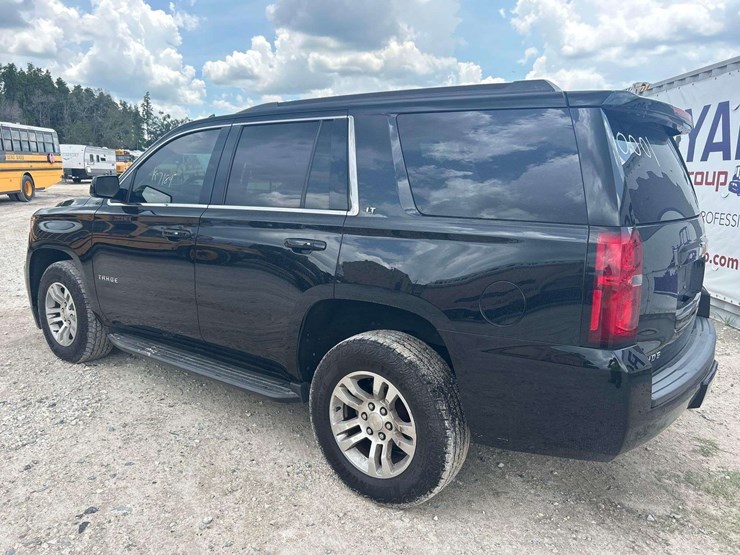 2019-chevrolet-tahoe-lt-image-4