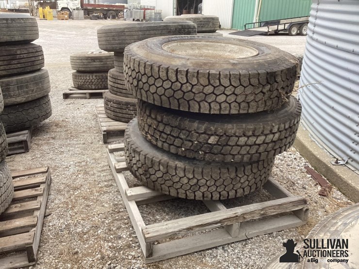11r22.5-tires-&-rims-image-9