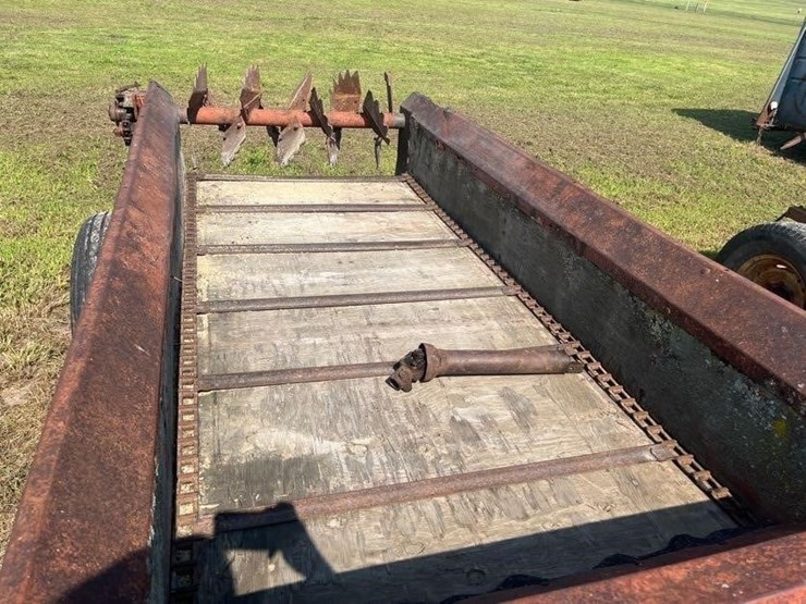 schultz-spreadmaster-manure-spreader-image-3
