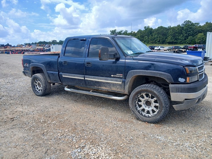 2005-chevrolet-silverado-image-12