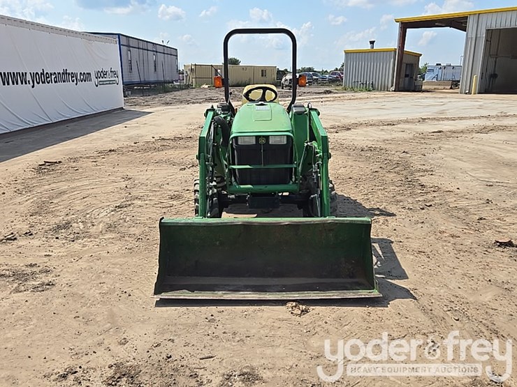 2009-john-deere-3038e-image-8