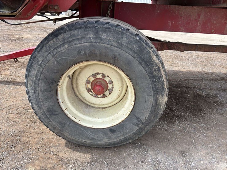 h&s-hd-twin-auger-18'-forage-wagon-image-8