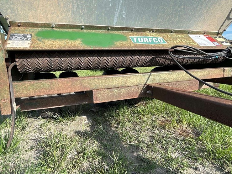 turfco-mete-r-matic-iii-pull-behind-top-dresser-image-9
