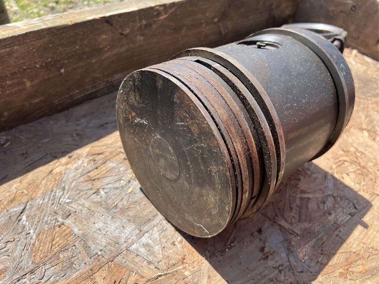 john-deere-model-g-pistons,-rods,-and-camshaft-image-14
