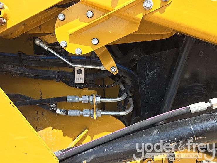 2022-caterpillar-259d3-image-38
