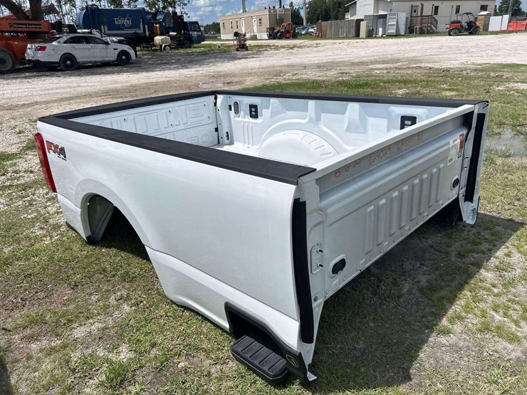 ford-super-duty-fx4-pickup-truck-bed-image-2
