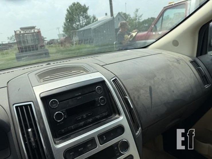 2010-ford-edge-image-9