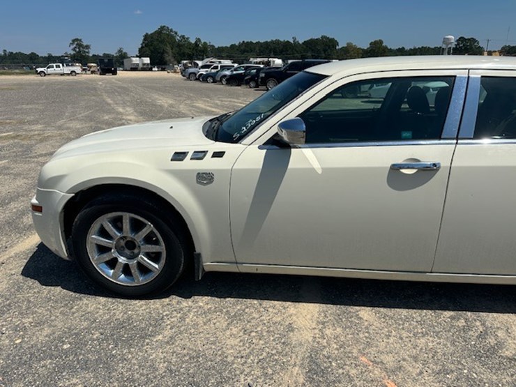#23051-•-2007-chrysler-300-image-11