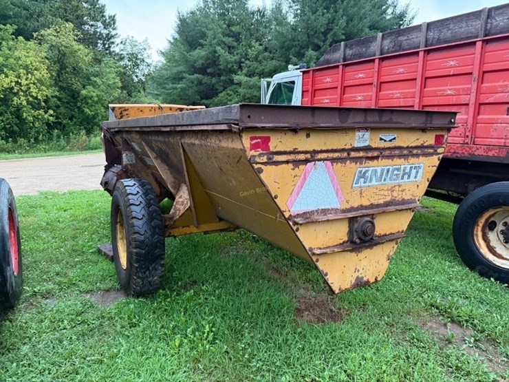kuhn-knight-7112-slinger-manure-spreader-image-10