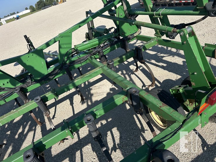 2004-john-deere-2210-image-29