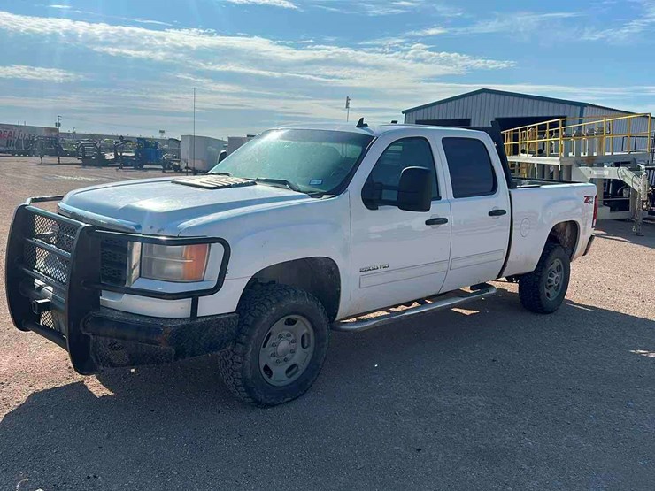 2011-gmc-sierra-2500-image-1