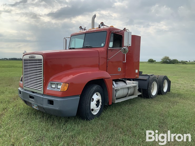 2000-freightliner-fld120-image-1