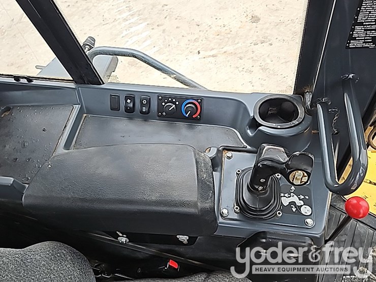 2018-deere-850k-image-65
