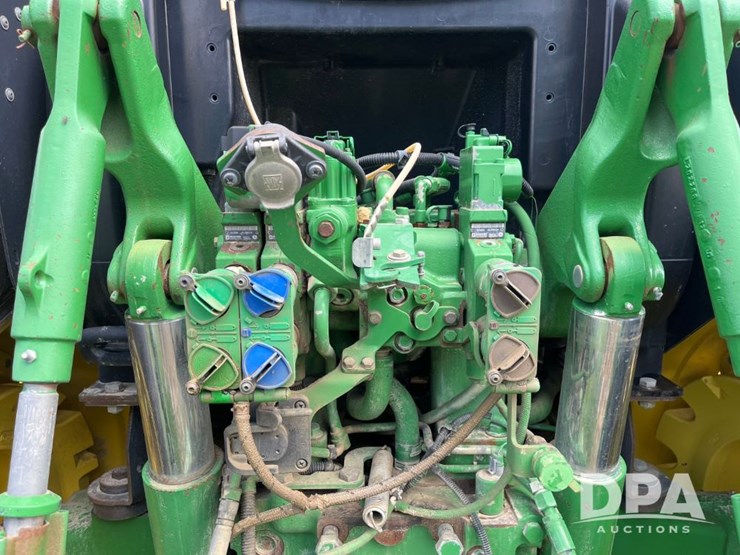 2014-john-deere-6140r-image-37