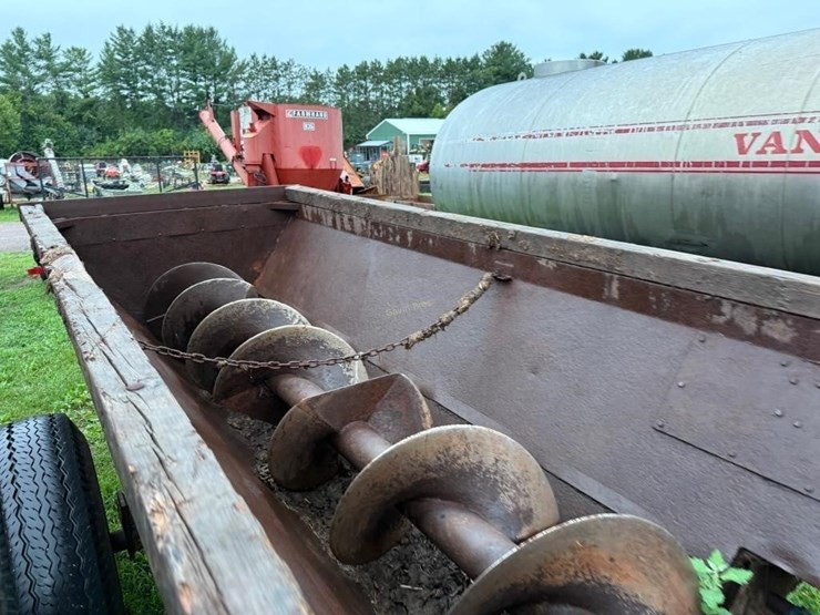 kuhn-knight-7112-slinger-manure-spreader-image-6