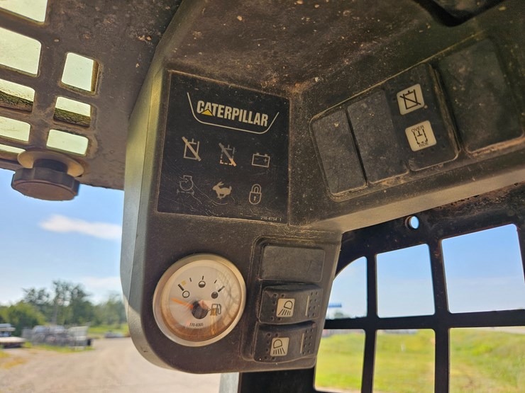 2004-caterpillar-236b-image-29