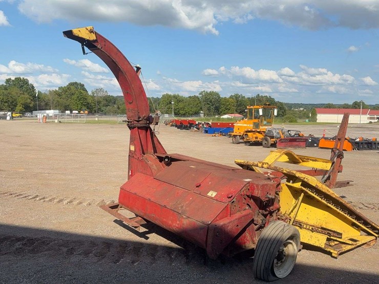 new-holland-890-image-3